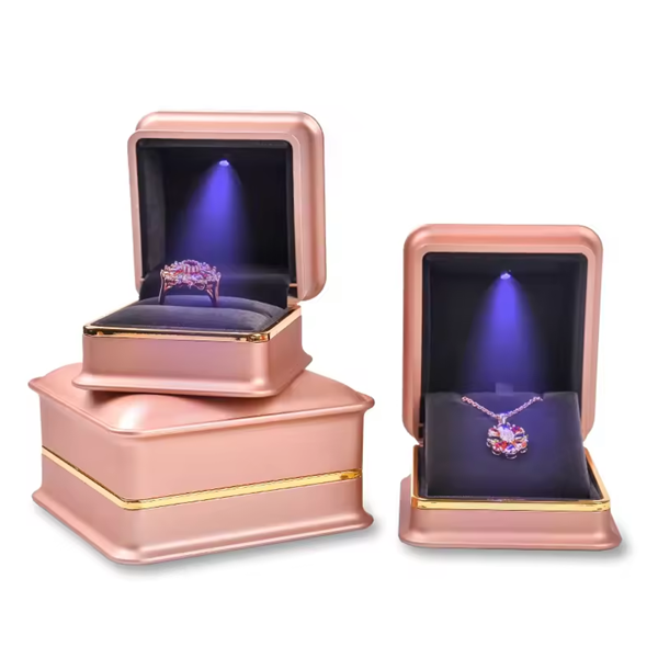 B&M Custom painting jewelry plastic box with LED light